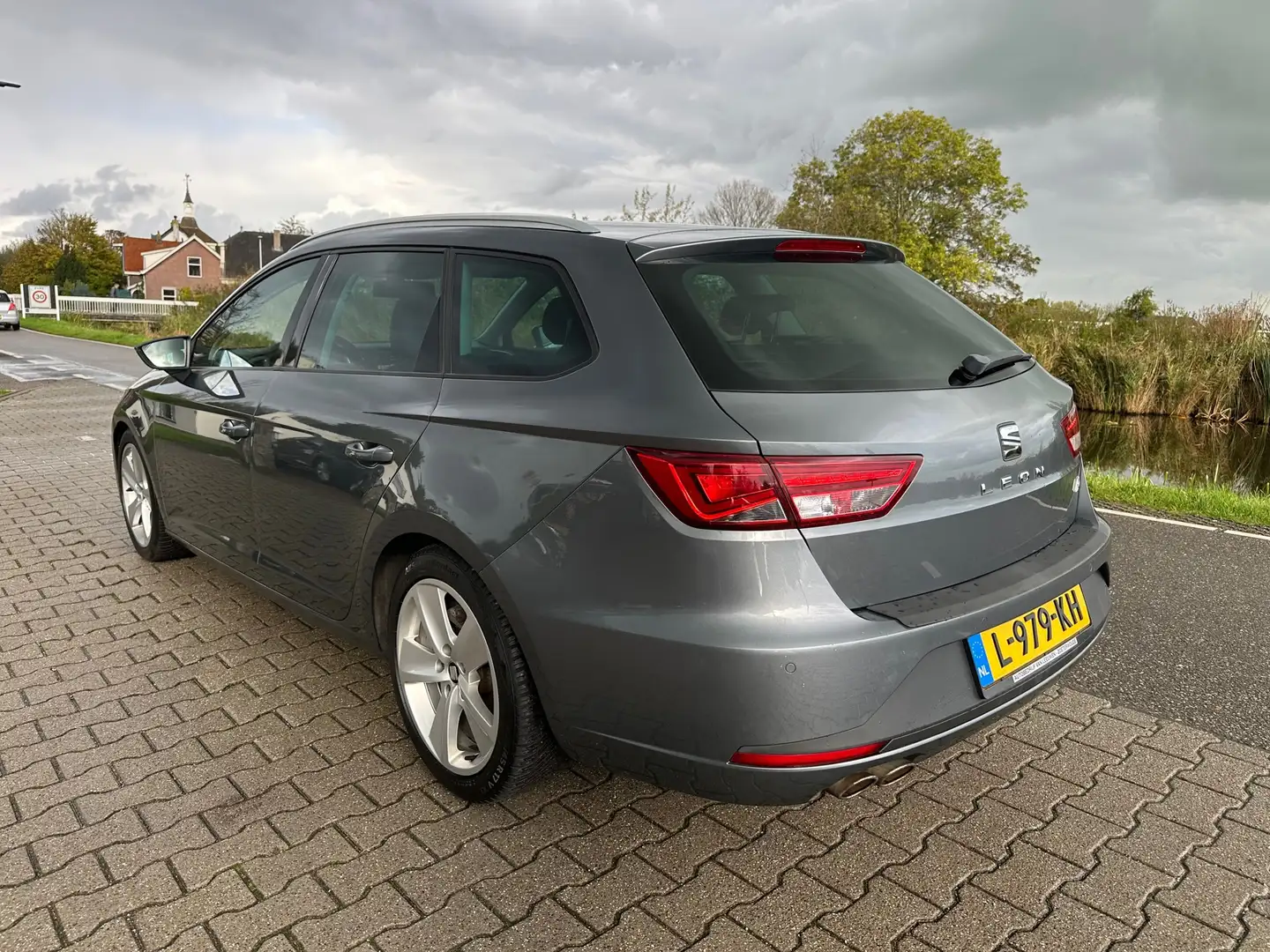 SEAT Leon ST 1.4 EcoTSI FR, Carplay, PDC, Cruisecontrol, Sto Grijs - 2