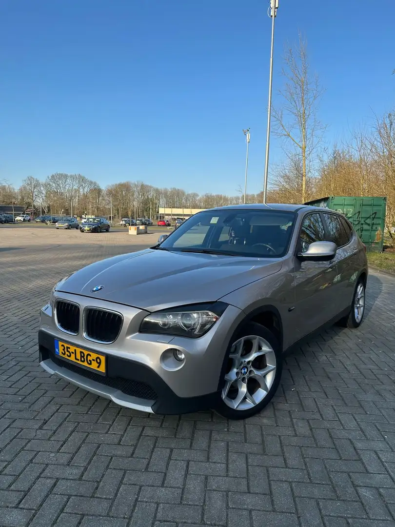 BMW X1 BMW X1 sDrive18i – Betrouwbare en luxe SUV te koop Bej - 2