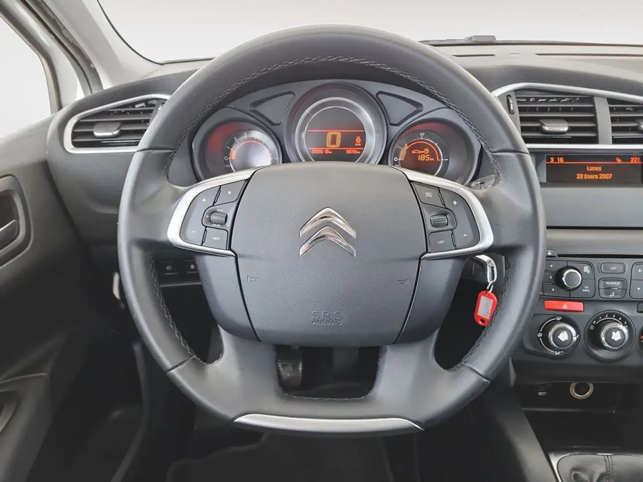2016 Citroen C4 1.2 PureTech Live Edition 110, photograph 9