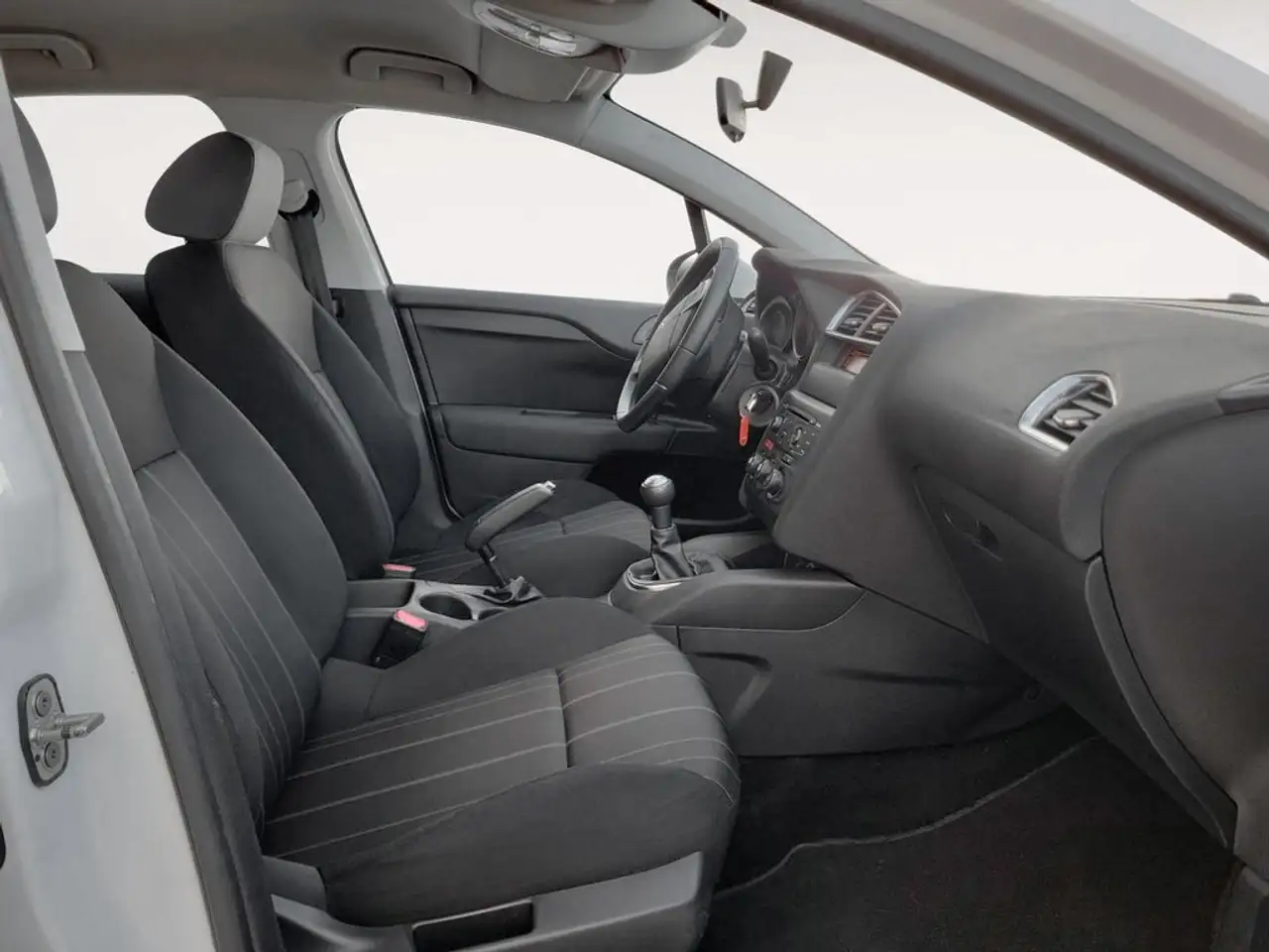2016 Citroen C4 1.2 PureTech Live Edition 110, photograph 12