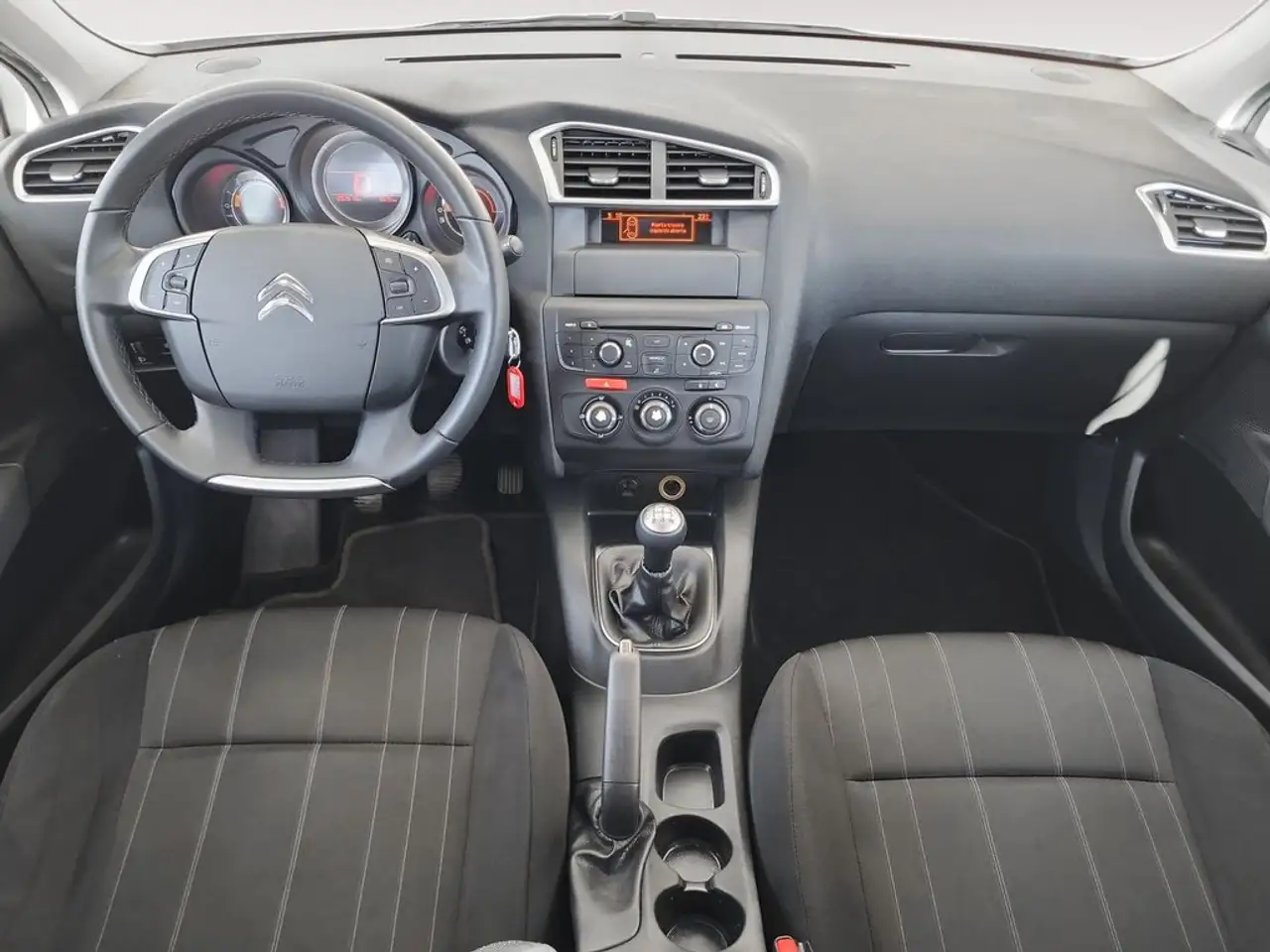 2016 Citroen C4 1.2 PureTech Live Edition 110, photograph 8