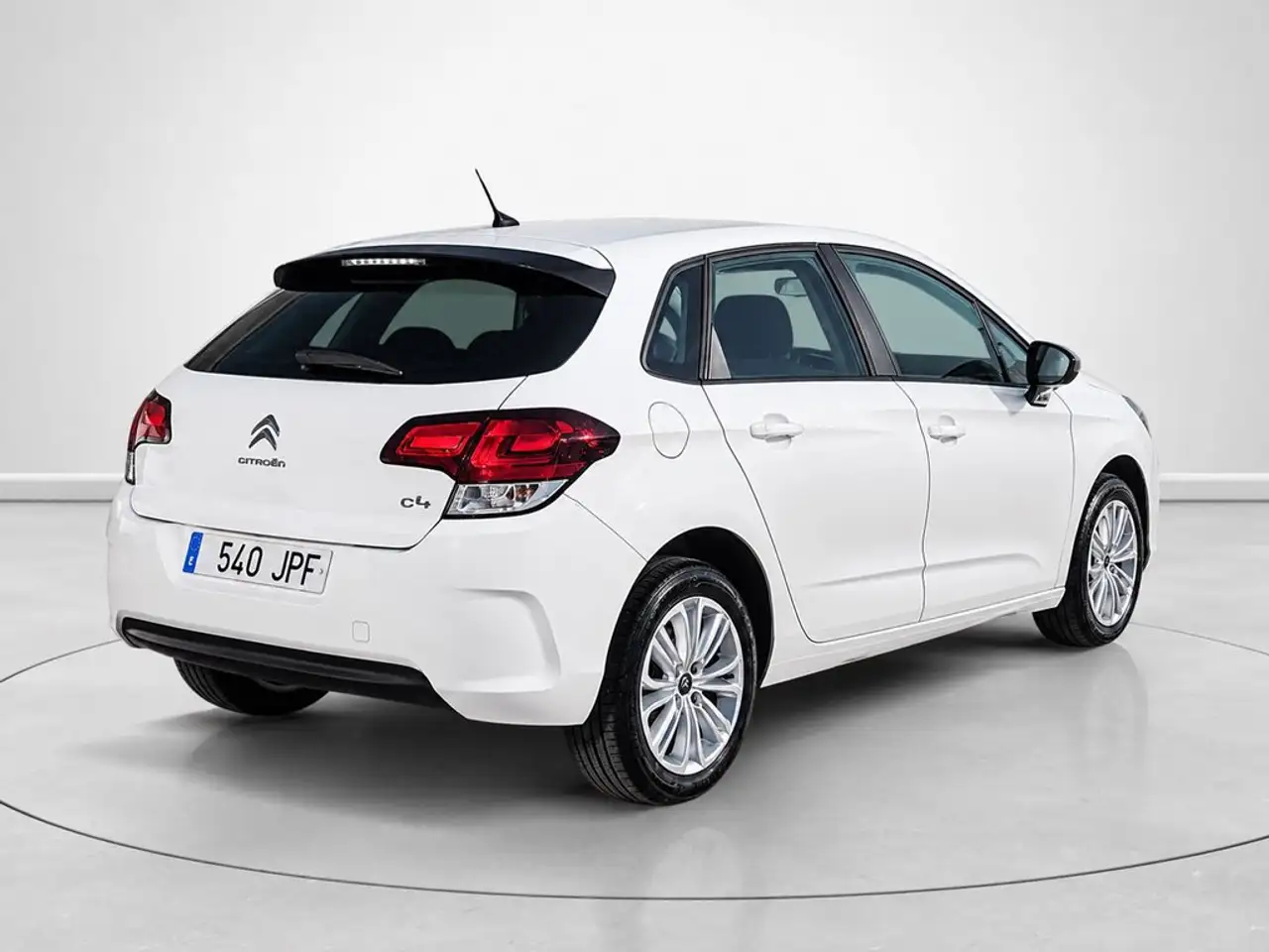 2016 Citroen C4 1.2 PureTech Live Edition 110, photograph 3