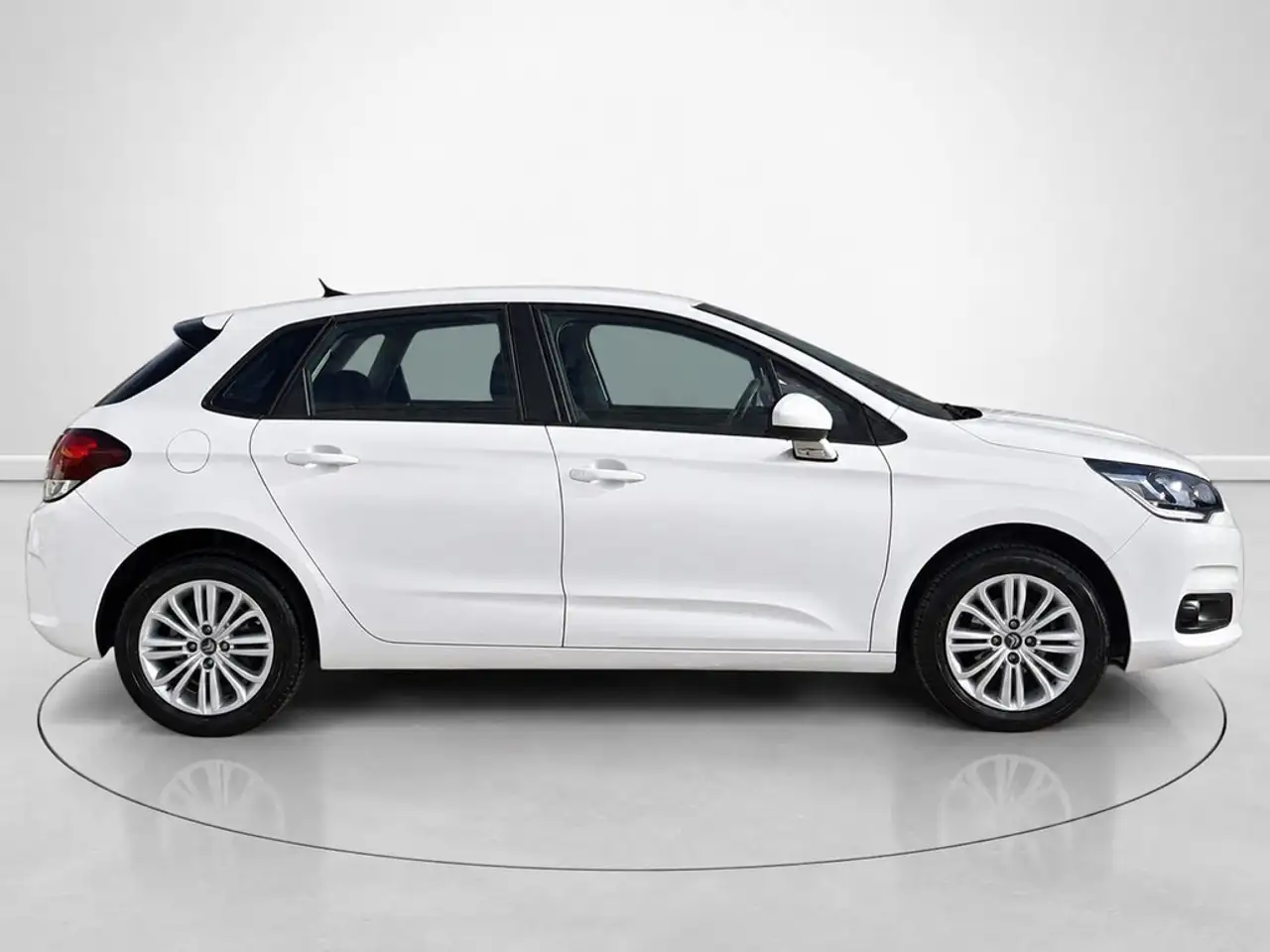 2016 Citroen C4 1.2 PureTech Live Edition 110, photograph 2