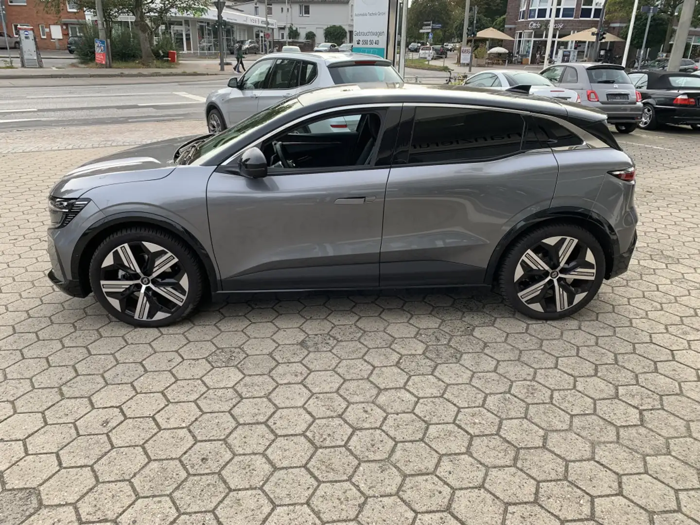 Renault Megane E-TECH+ICONIC+360°KAMERA+H K+20 EV60 Grau - 2