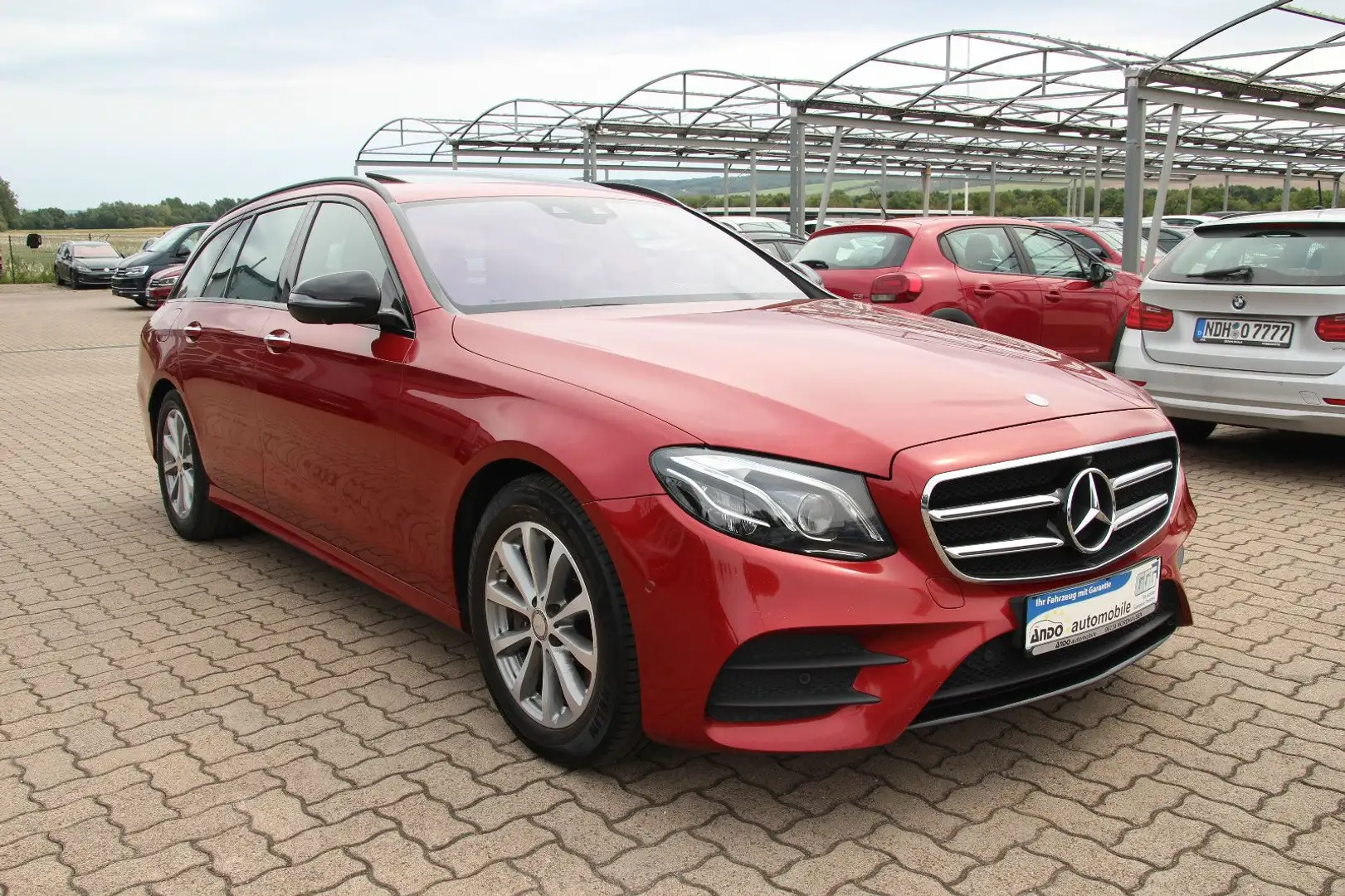 Mercedes-Benz E 250 T AMG-Line Multibeam/Widescreen/HUD/Burm. Rot - 2