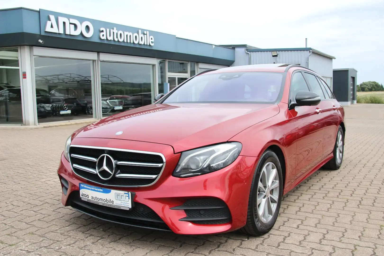 Mercedes-Benz E 250 T AMG-Line Multibeam/Widescreen/HUD/Burm. Rot - 1