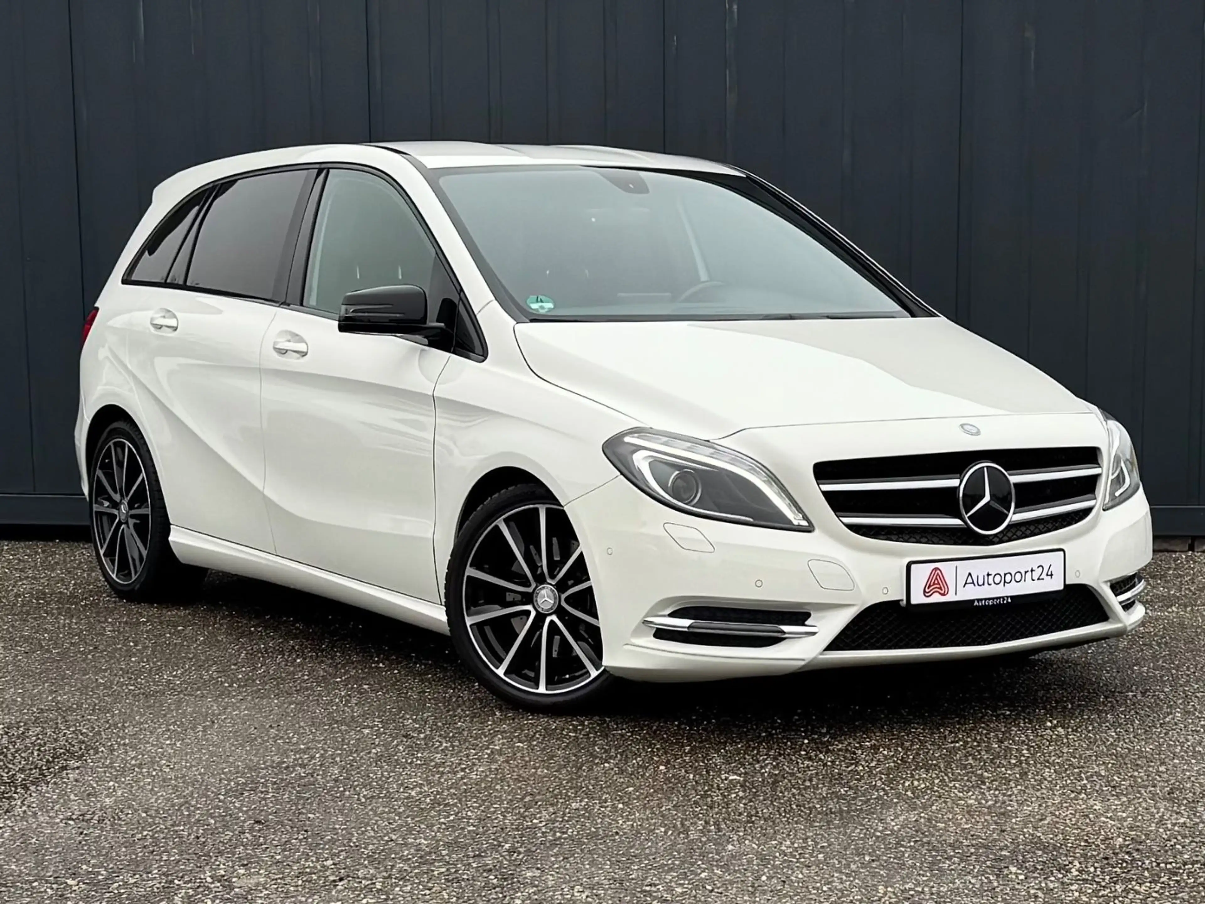 Mercedes-Benz B 250 NIGHT PAKET *1 Jahr Garantie*TÜV — photo 2
