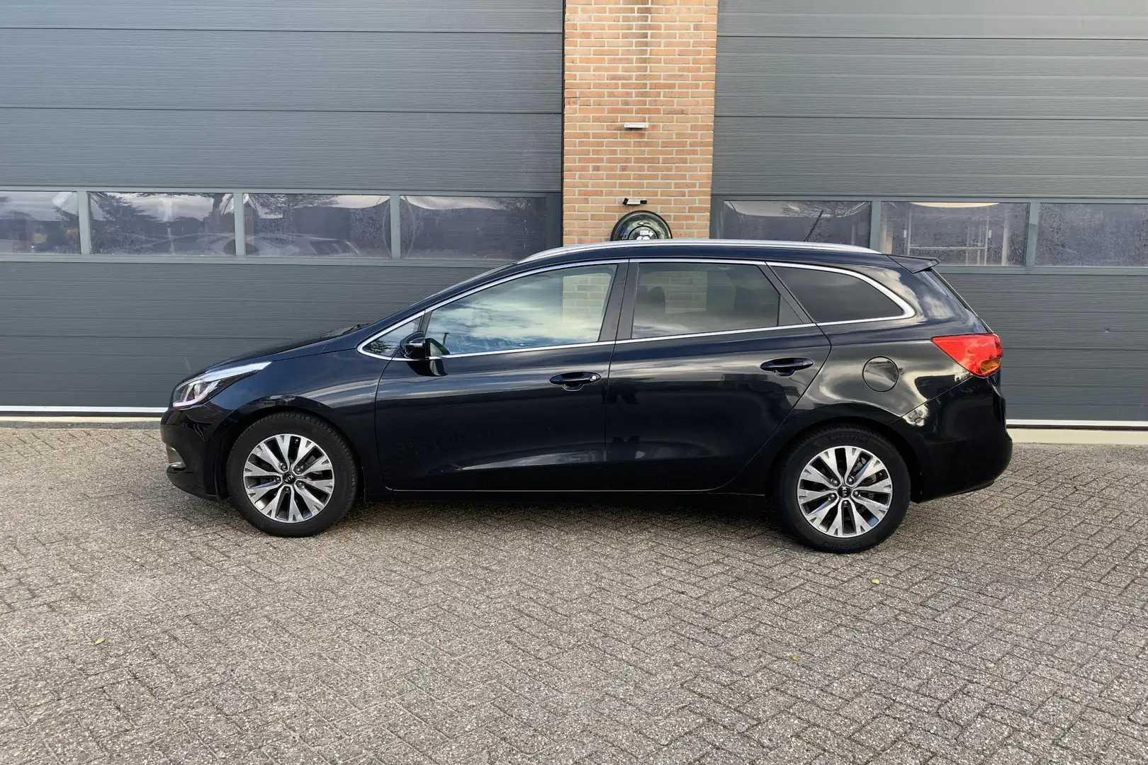 Kia Ceed SW / cee'd SW Sportswagon 1.6 GDI BusinessLine | Navigatie | Cam Noir - 2
