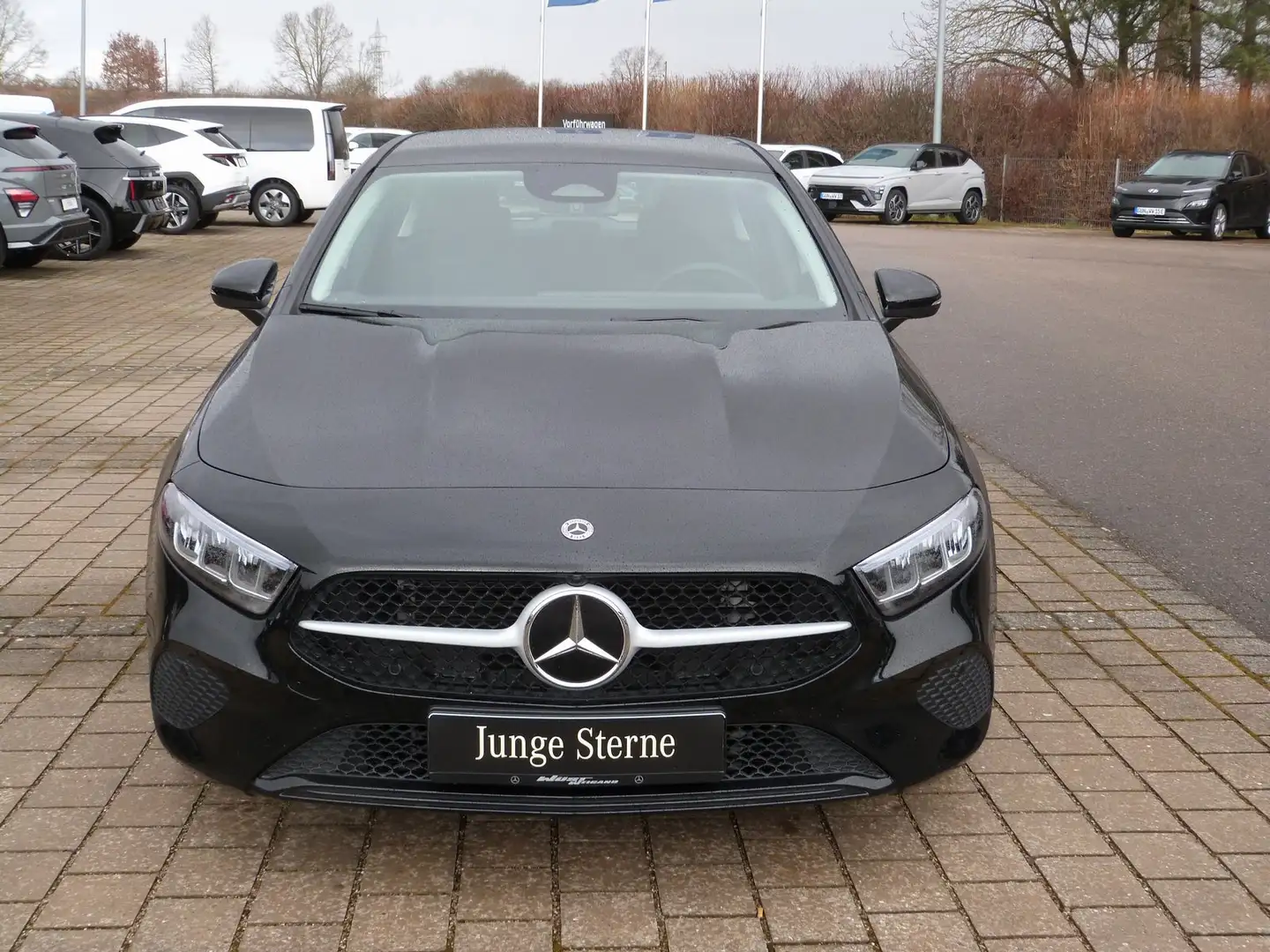 Mercedes-Benz A 180 d Advance 8-ATG/MBUX High/LED/Kamera/LMR Schwarz - 2