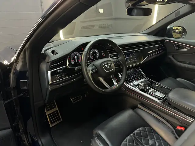 Audi Q8 view 6