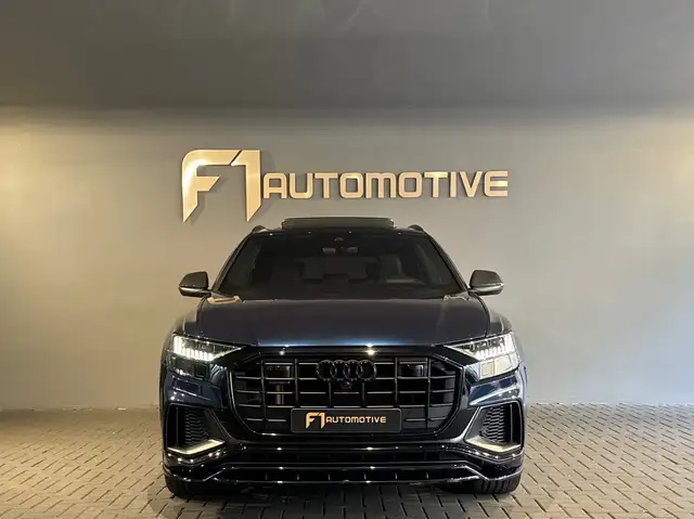 Audi Q8 view 10