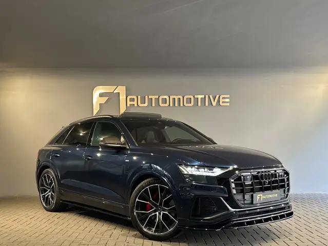 Audi Q8 view 8