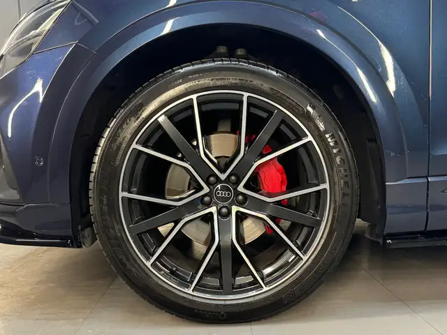 Audi Q8 view 7