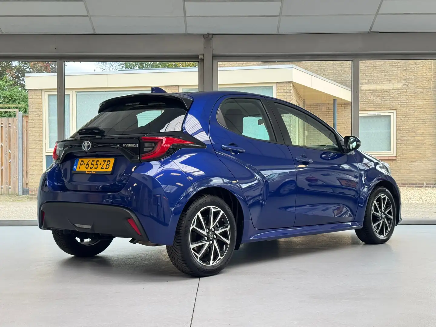 Toyota Yaris 1.5 Hybrid Dynamic |Carplay|Led|Camera|Clima| Blauw - 2