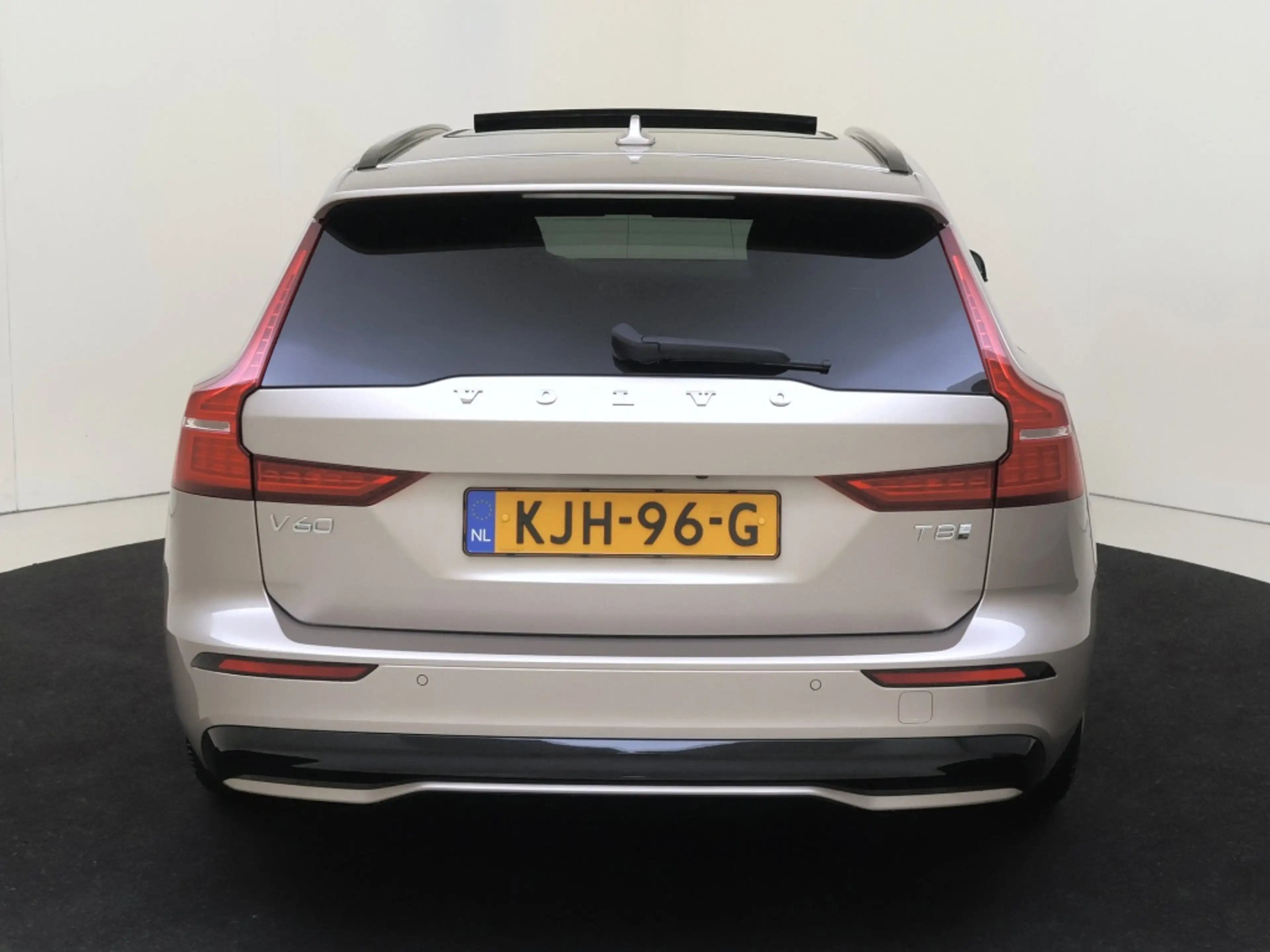 Volvo V60 2.0 T8 AWD + Dark | Trekhaak | 360 Camera | Panora — photo 5