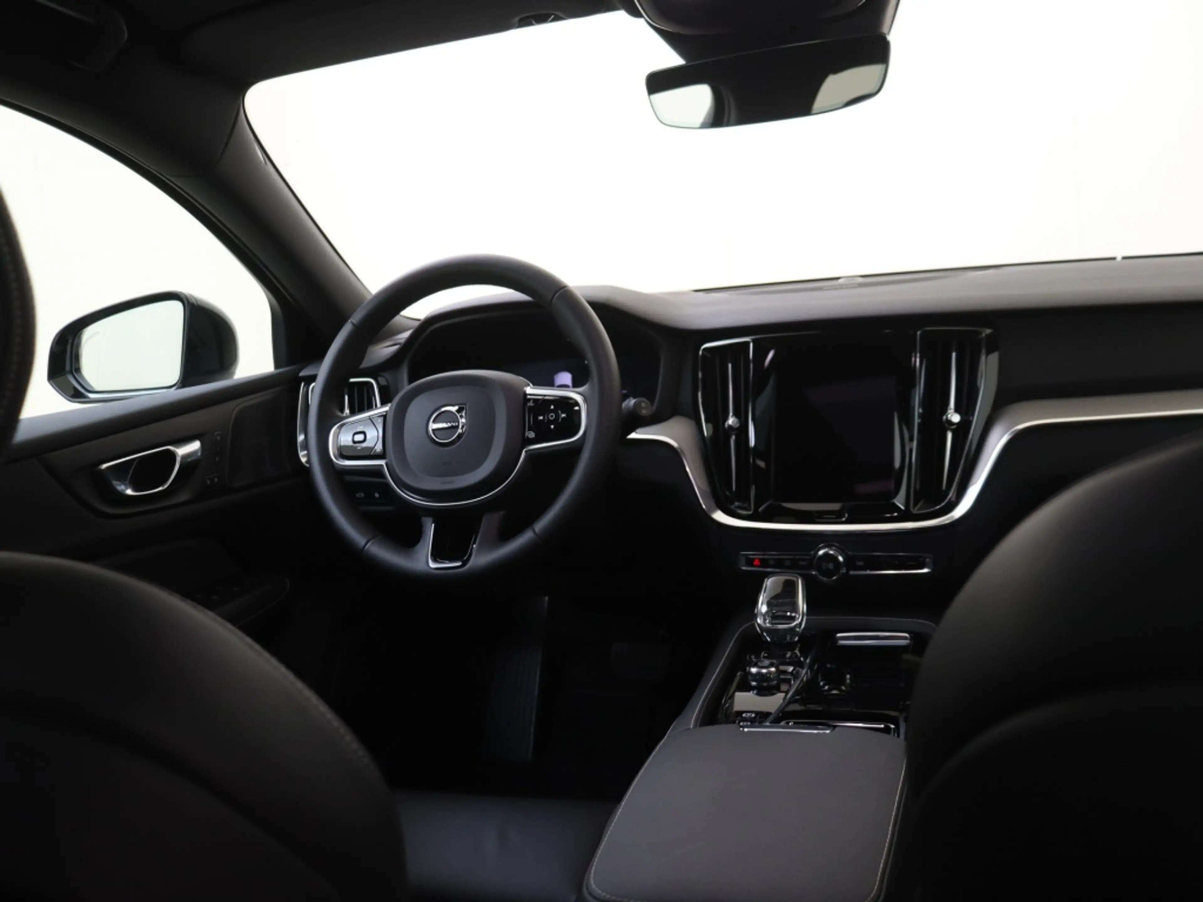 Volvo V60 2.0 T8 AWD + Dark | Trekhaak | 360 Camera | Panora — photo 10
