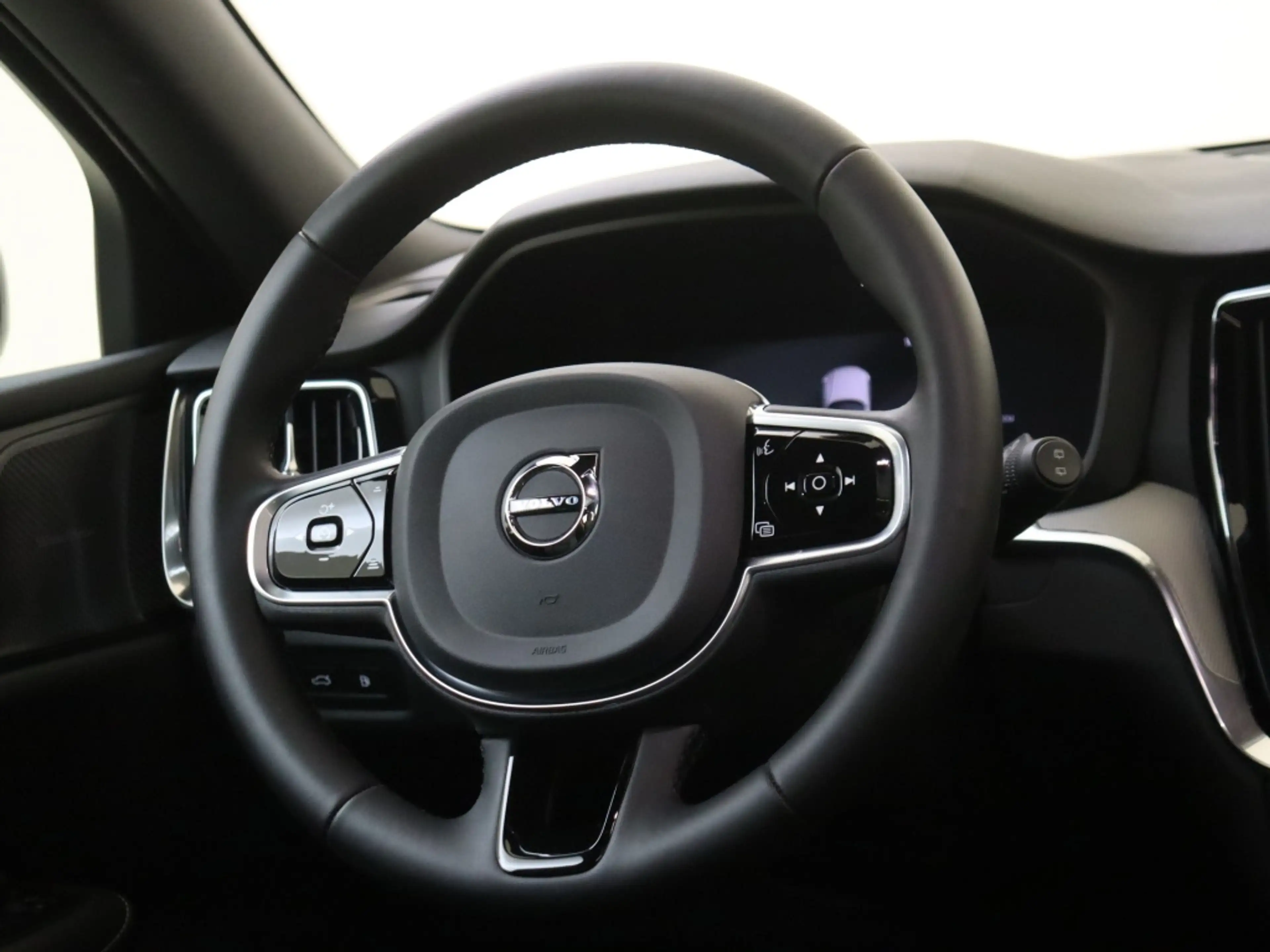 Volvo V60 2.0 T8 AWD + Dark | Trekhaak | 360 Camera | Panora — photo 11