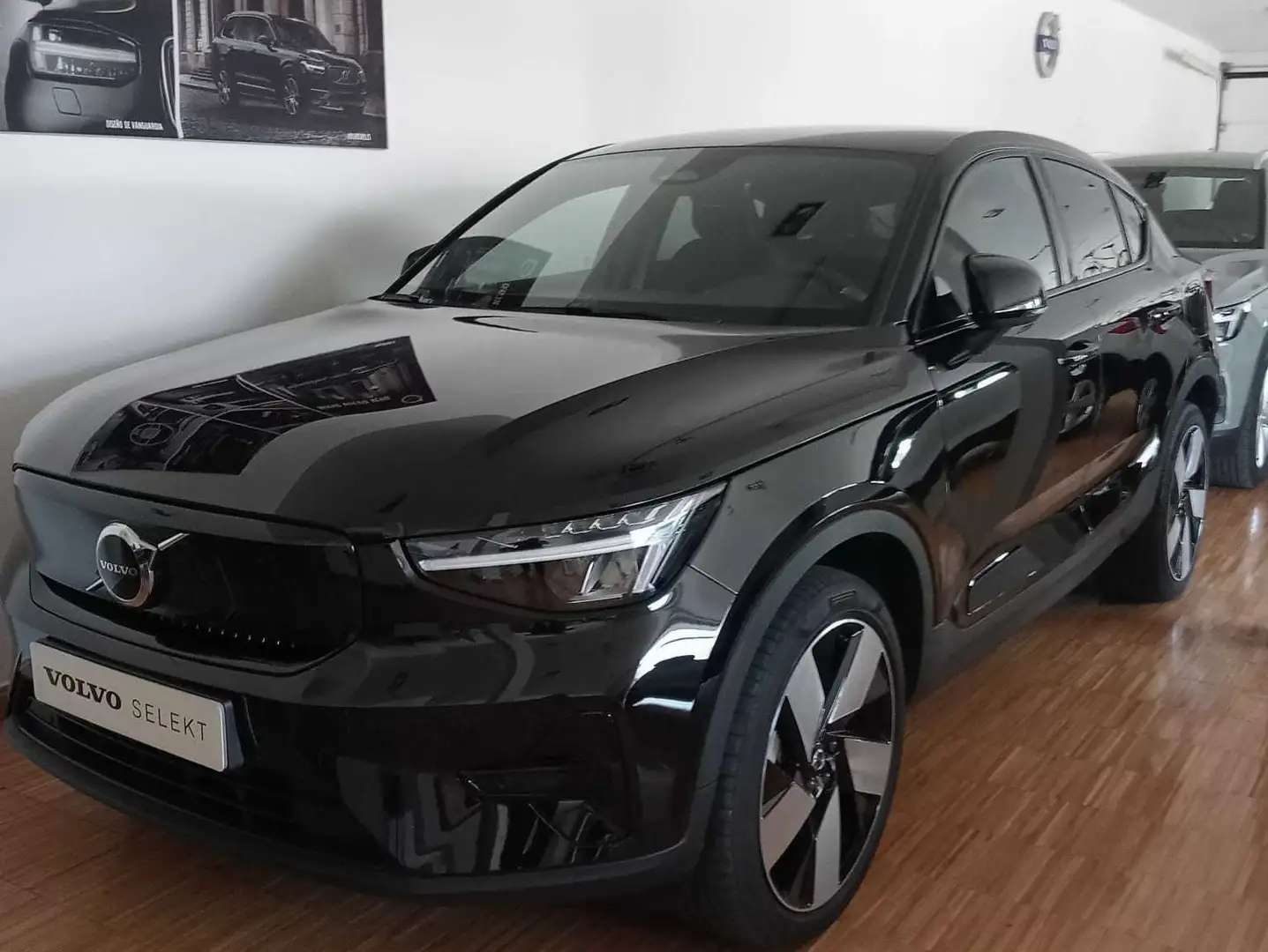 Volvo C40 Recharge Single Extended Range Eléctrico Plus Negro - 1