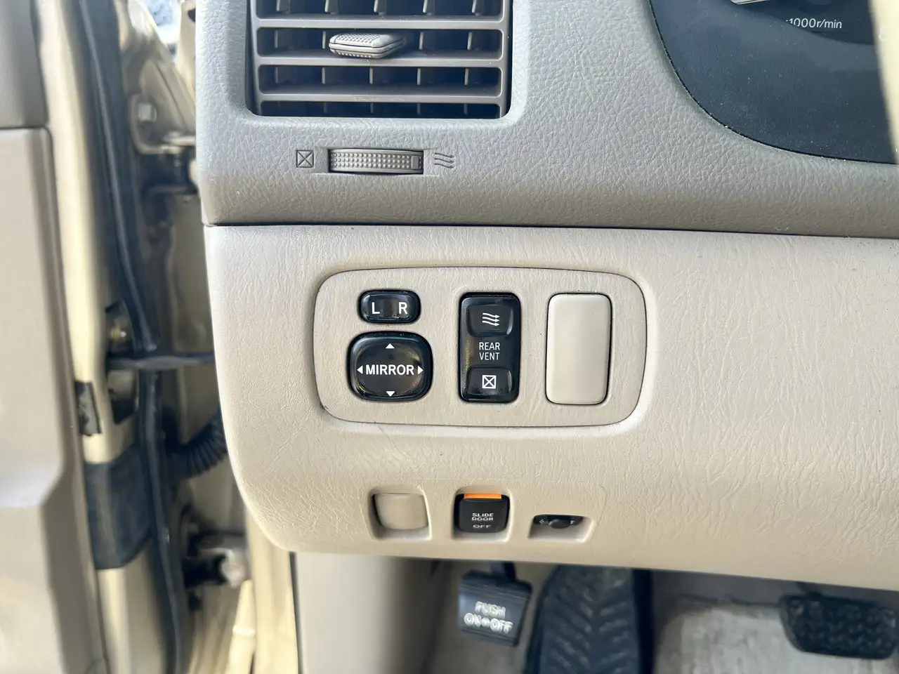 Toyota Sienna снимка Toyota Sienna