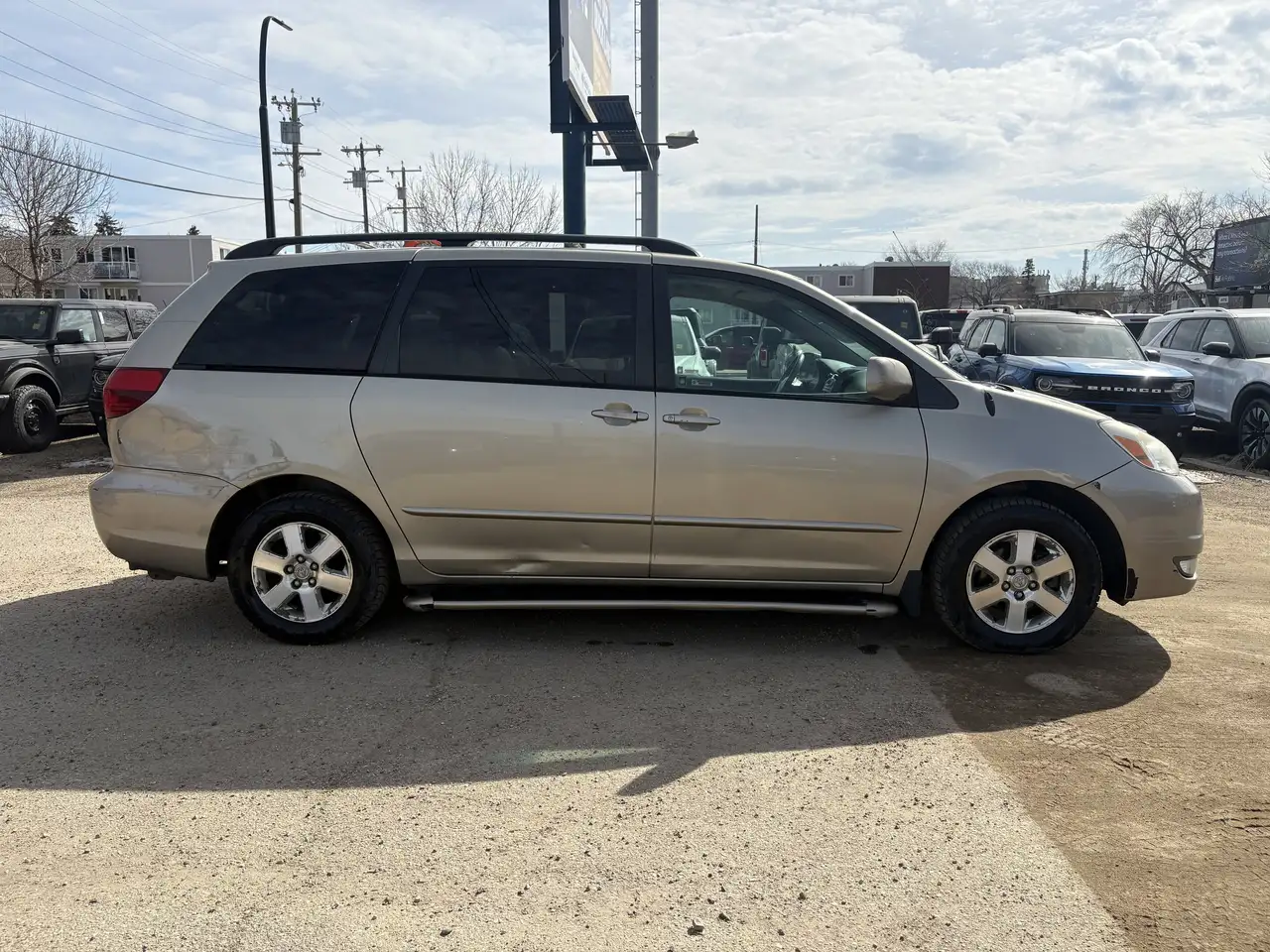Toyota Sienna снимка Toyota Sienna