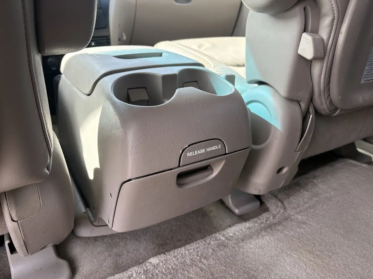 Toyota Sienna снимка Toyota Sienna