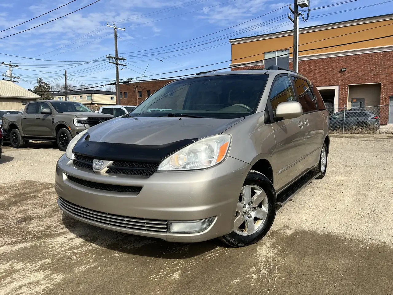 Toyota Sienna снимка Toyota Sienna