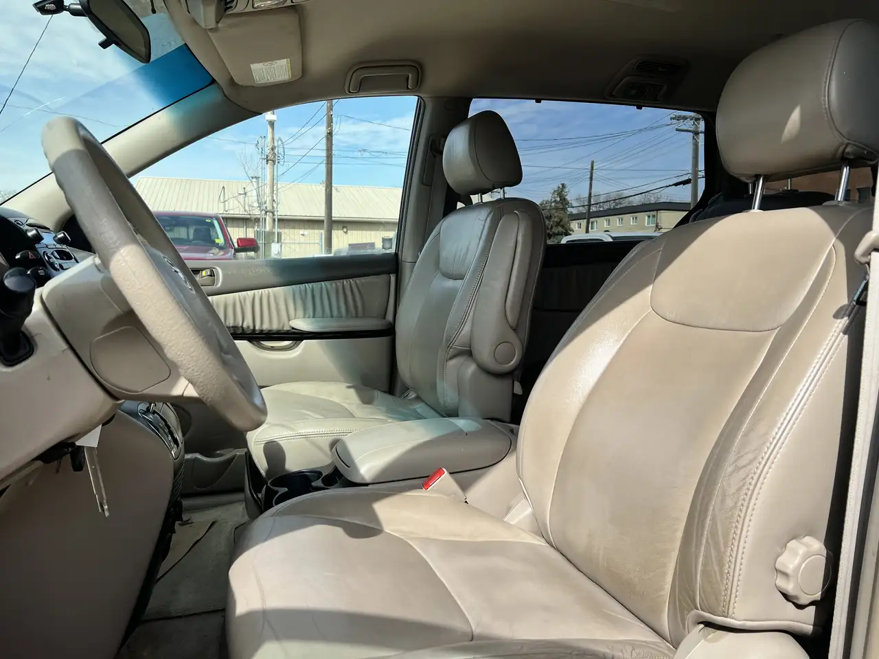 Toyota Sienna снимка Toyota Sienna