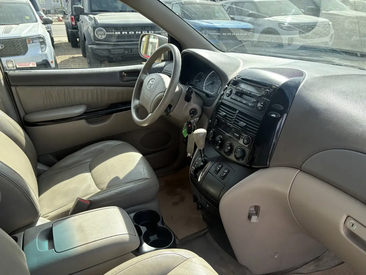 Toyota Sienna снимка Toyota Sienna