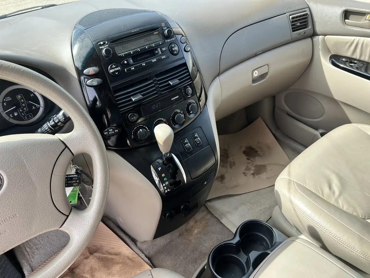 Toyota Sienna снимка Toyota Sienna