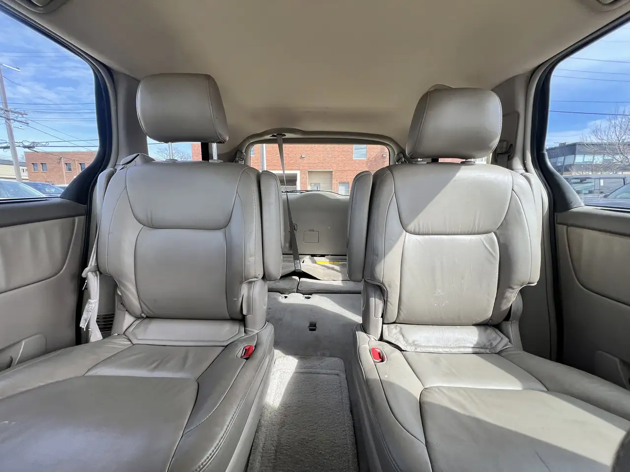 Toyota Sienna снимка Toyota Sienna