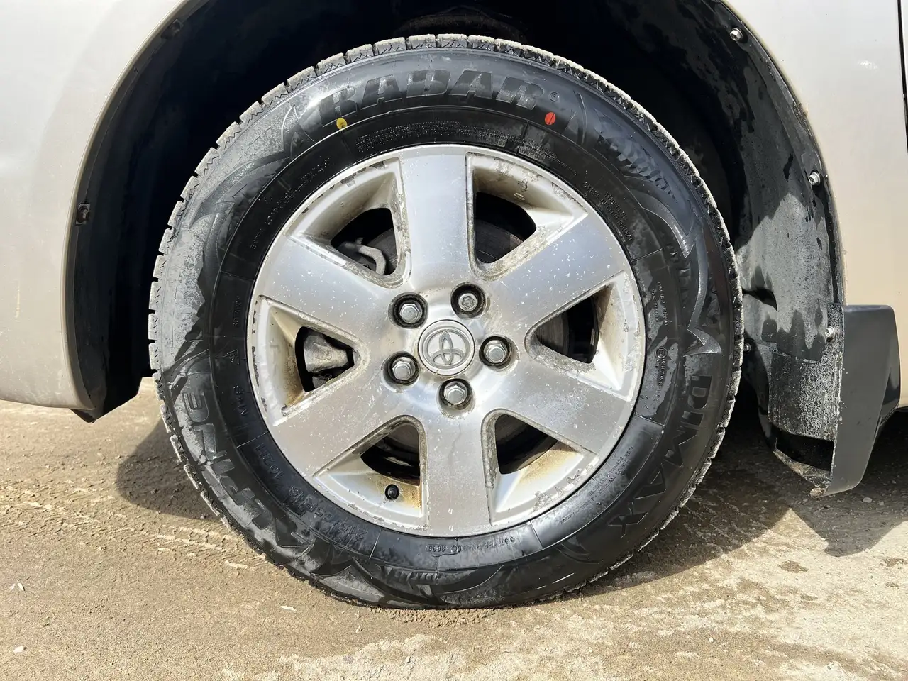 Toyota Sienna снимка Toyota Sienna