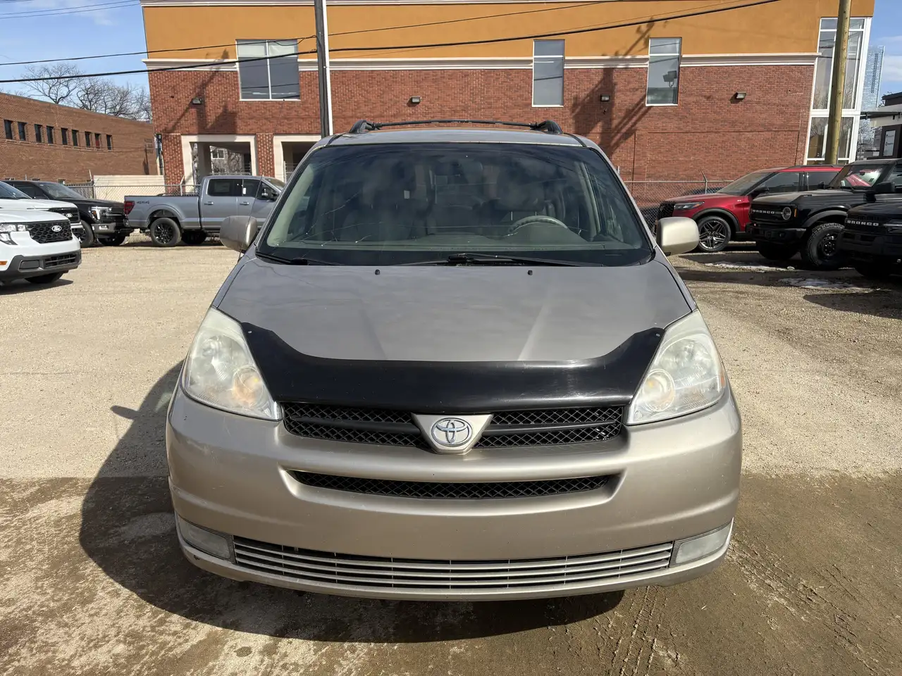 Toyota Sienna снимка Toyota Sienna