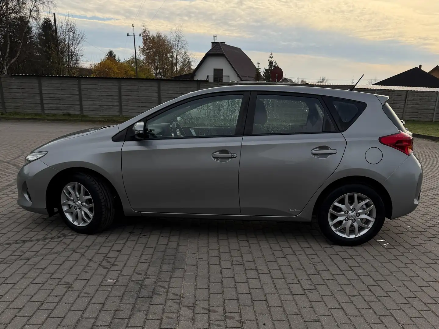 Toyota Auris Auris 1.33 Dual-VVT-i Cool Silber - 1