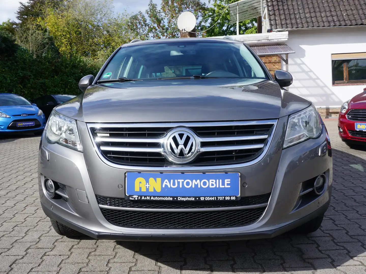 Volkswagen Tiguan Team 4Motion DSG /KLIMA/EURO5/SCHECKHEFT/ Grau - 1