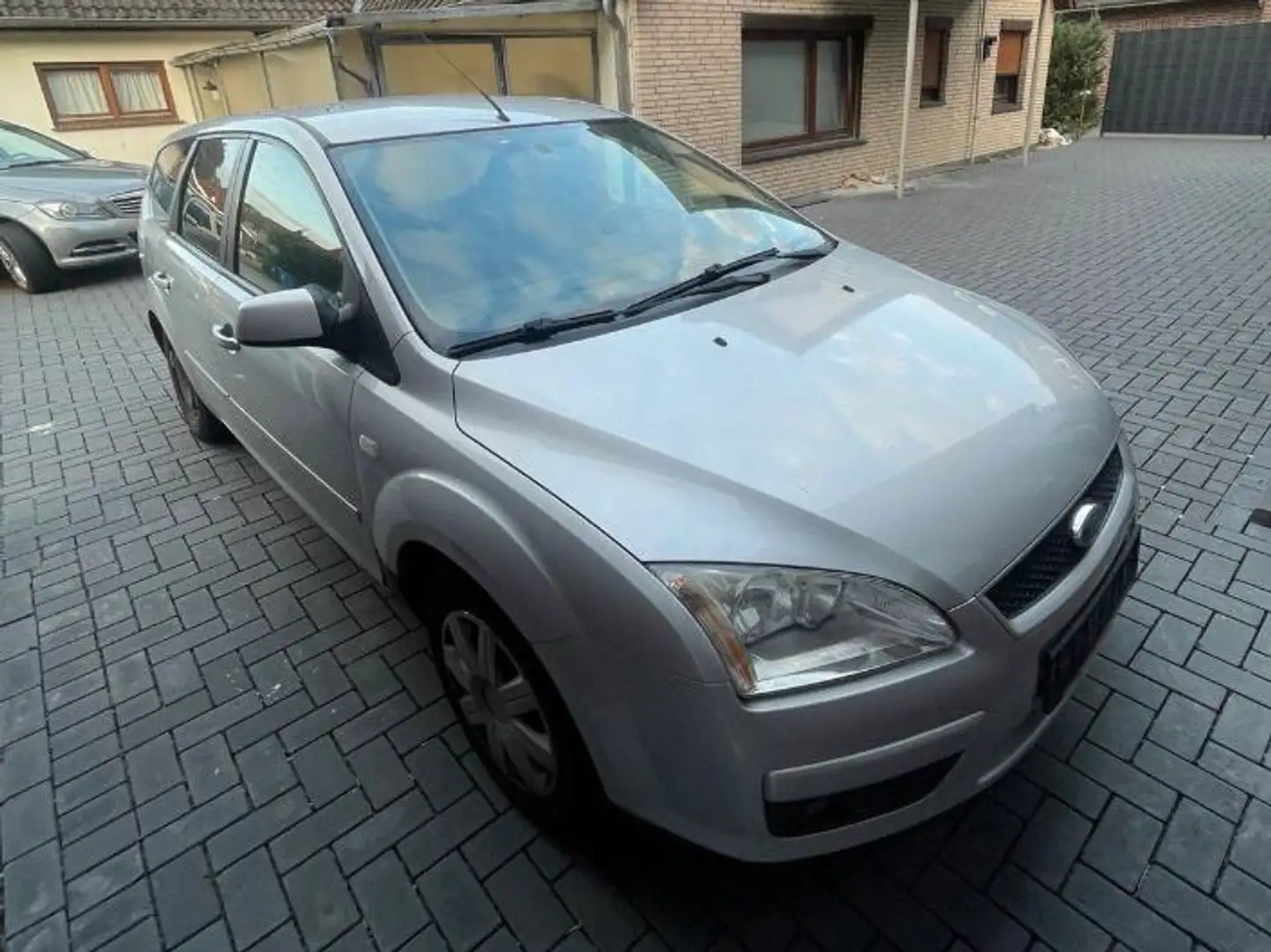 Ford Focus Focus Turnier 1.6 16V Style Grau - 2