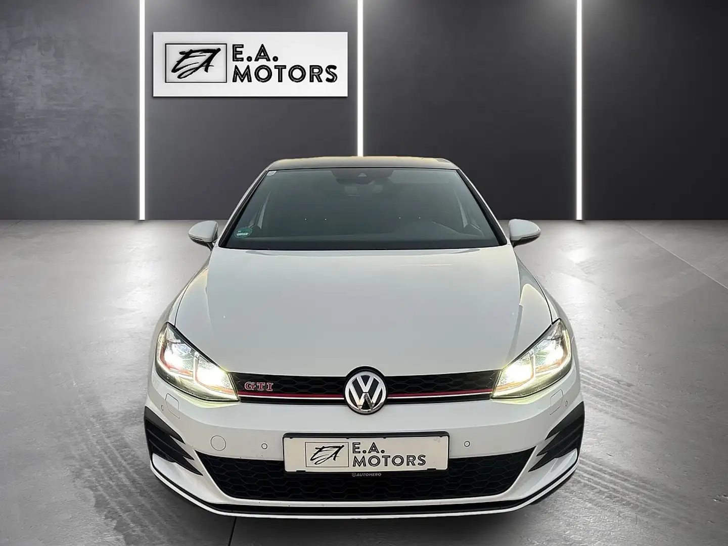 Volkswagen Golf GTI Performance 2,0 TSI DSG Weiß - 2