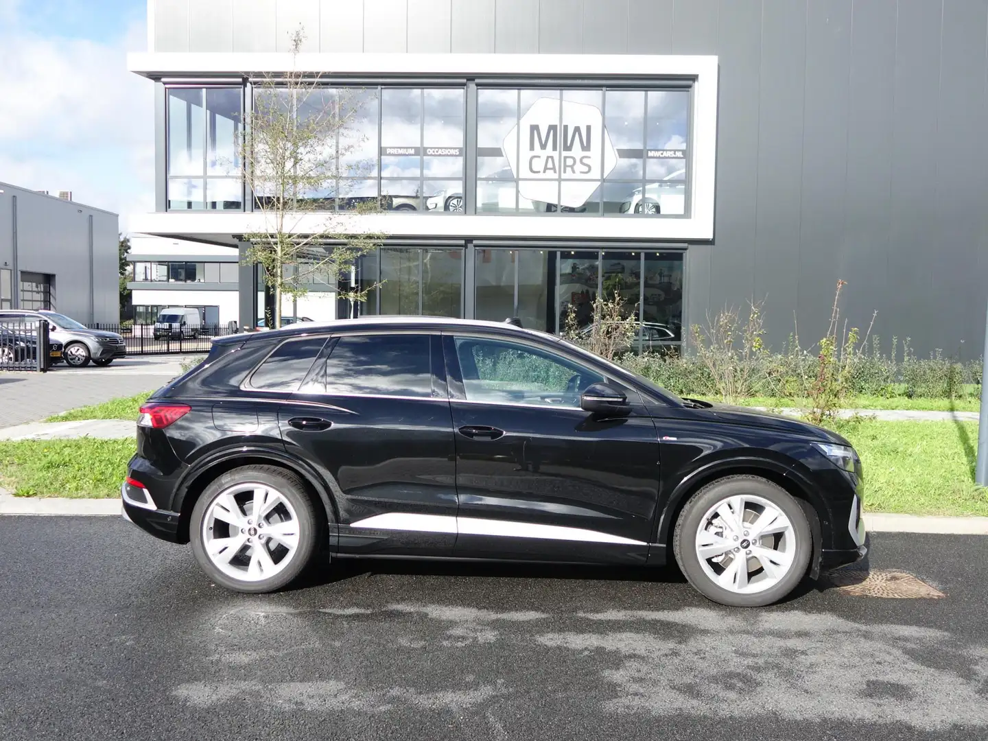 Audi Q4 e-tron 50 quattro 2 x S Line 77 kWh Pano 5 jaar Garantie Zwart - 2