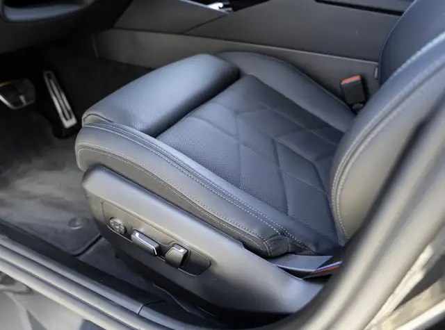 BMW 5 Series view 5