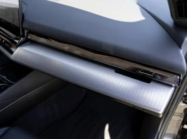 BMW 5 Series view 12