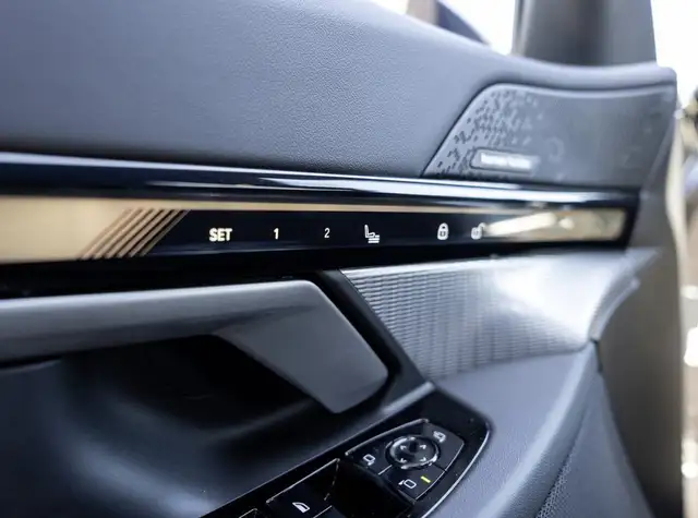 BMW 5 Series view 7