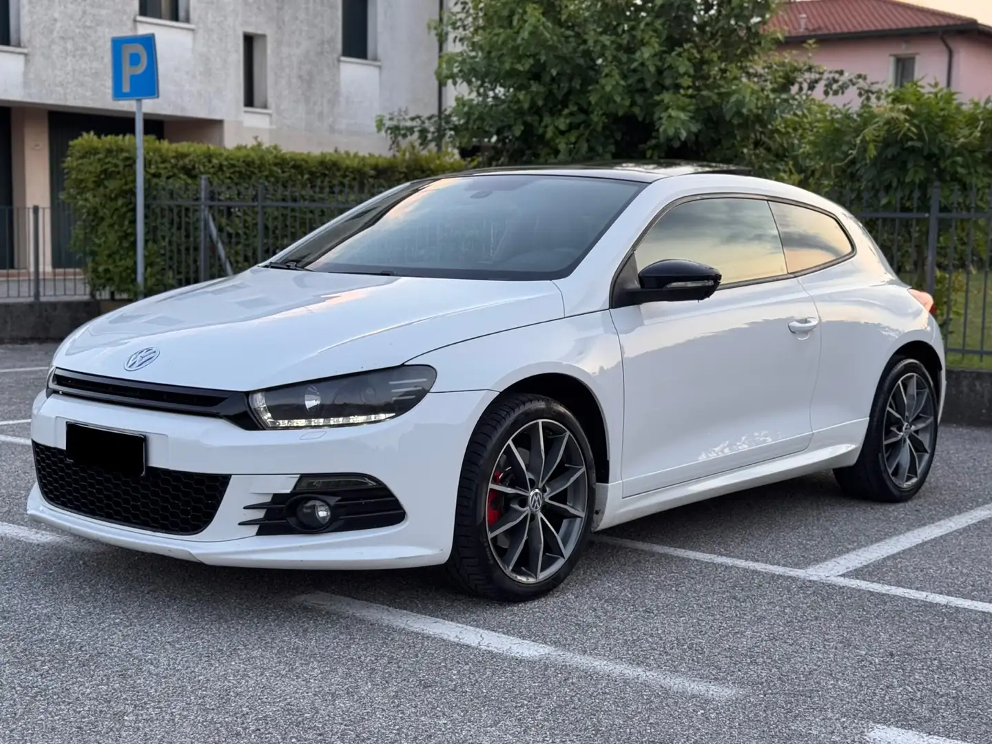 Volkswagen Scirocco 2.0 tdi Edition 170cv dsg - 1
