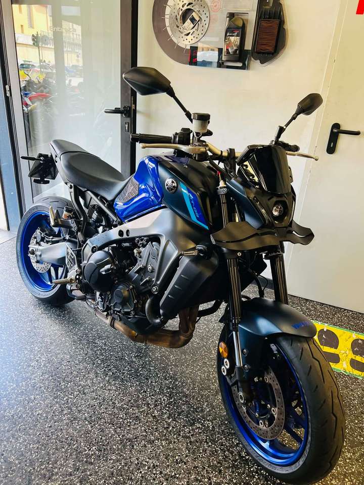 Yamaha MT-09 35KW INTROVABILE 12 MESI GARANZIA