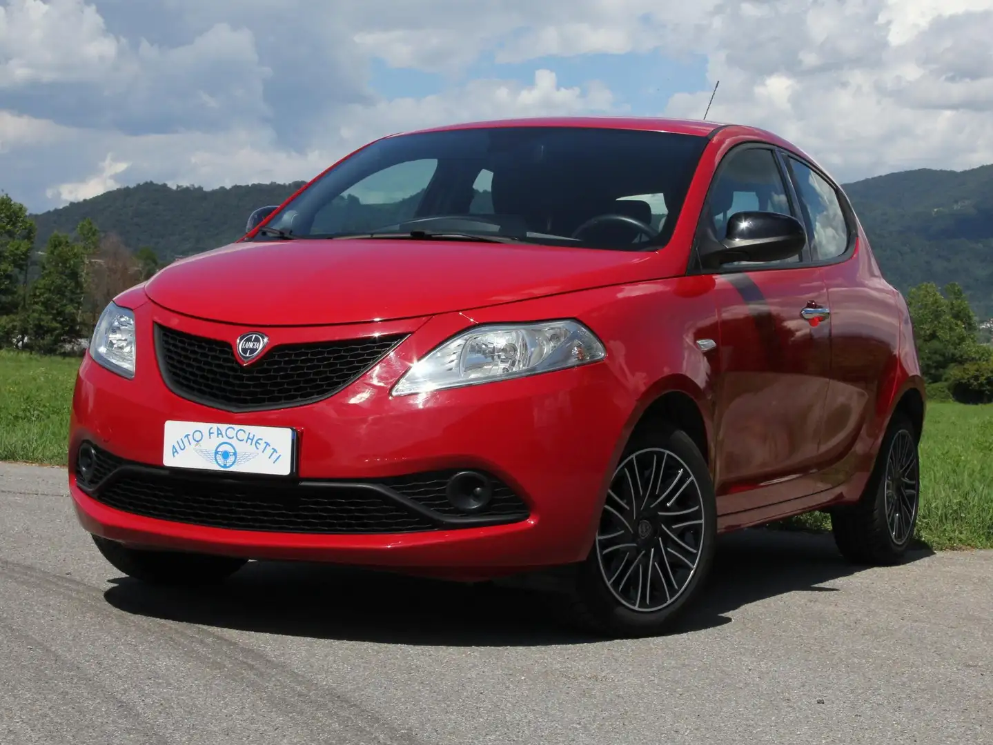 Lancia Ypsilon 1.2 Gold 69cv Rouge - 1
