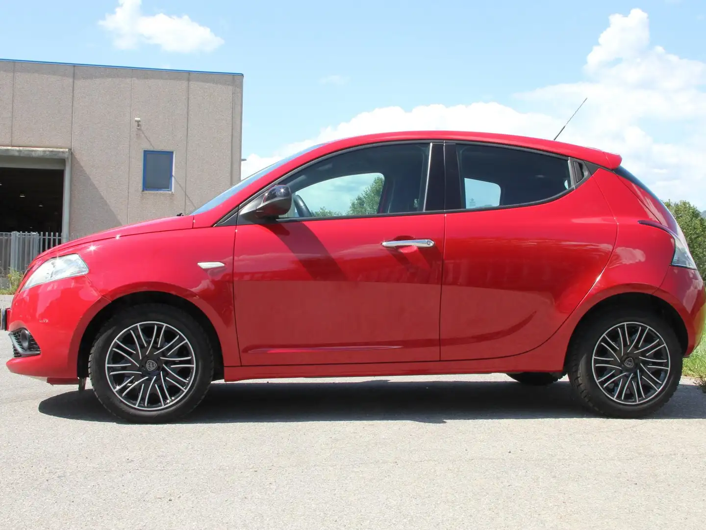 Lancia Ypsilon 1.2 Gold 69cv Rouge - 2