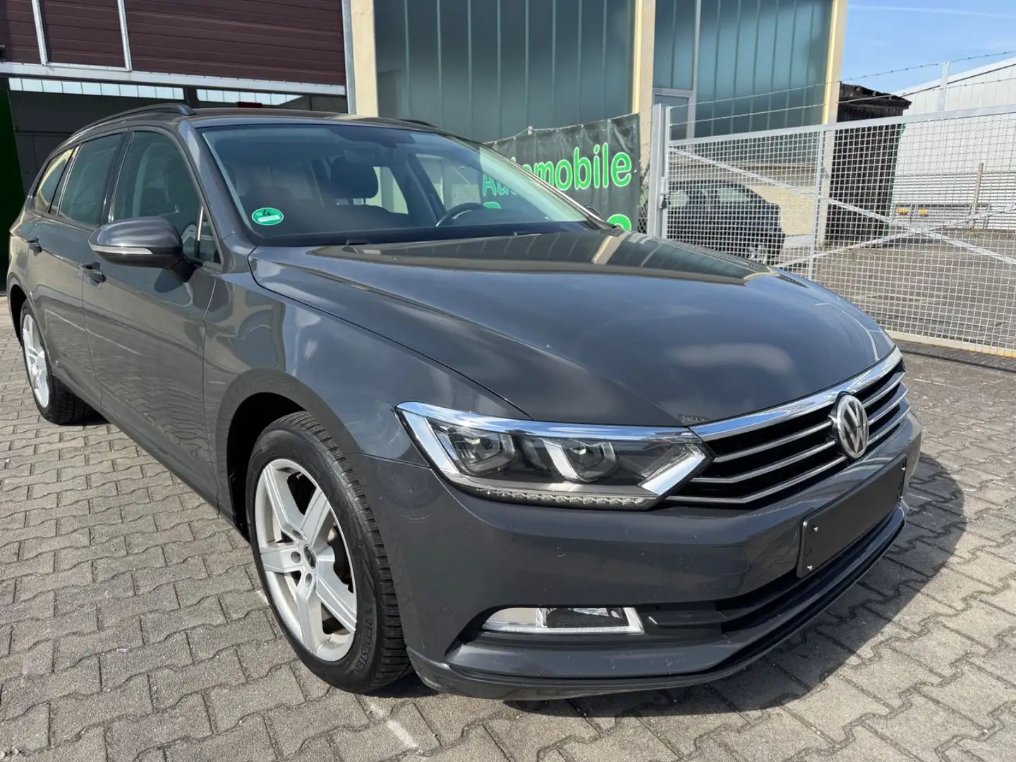 Volkswagen Passat Variant 2.0 TDI BMT°DSG°LED°NAVI°PDC°AHK° Grijs - 1