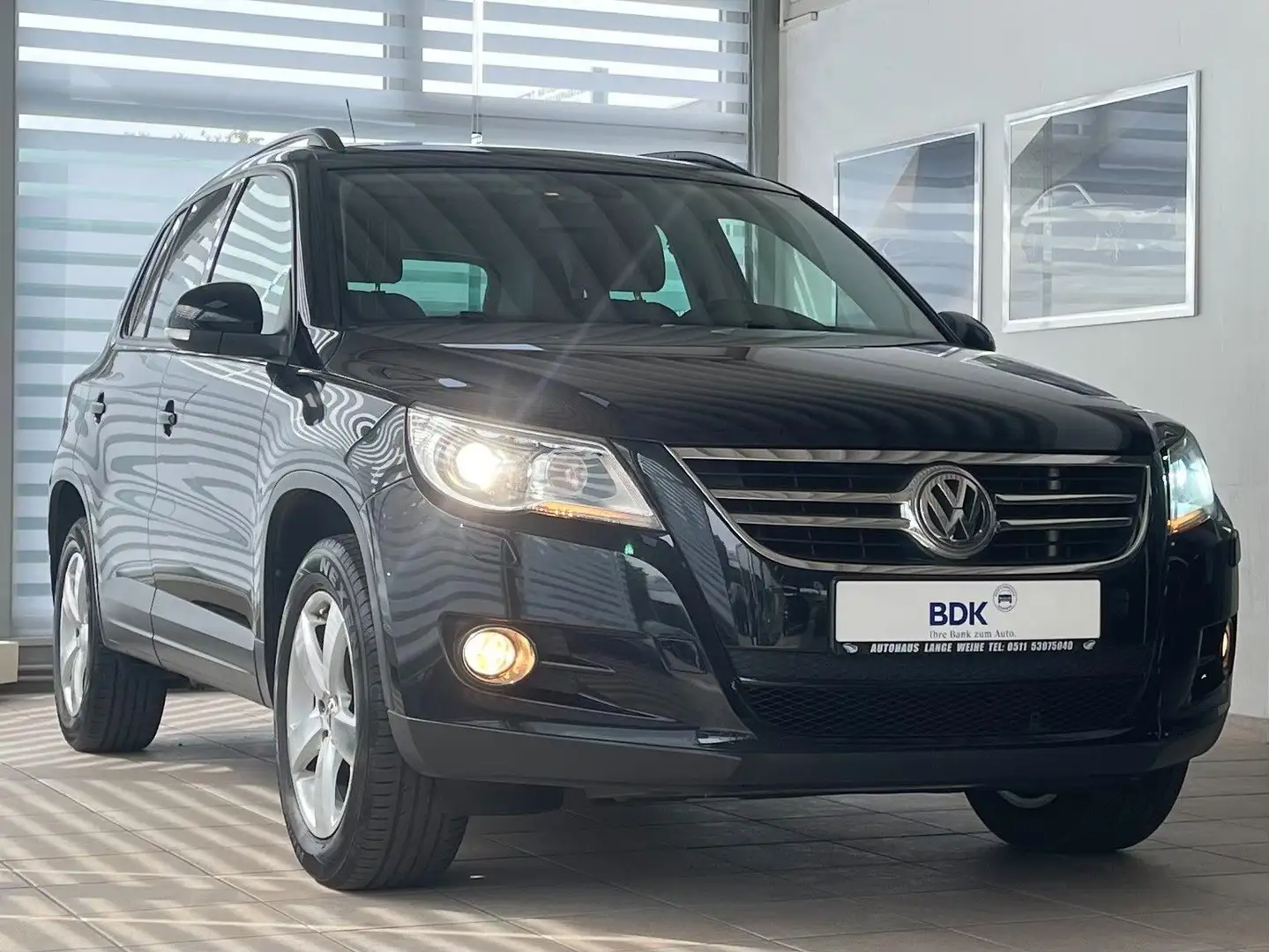 Volkswagen Tiguan Freestyle Panorama AHK 8fach bereift Schwarz - 1