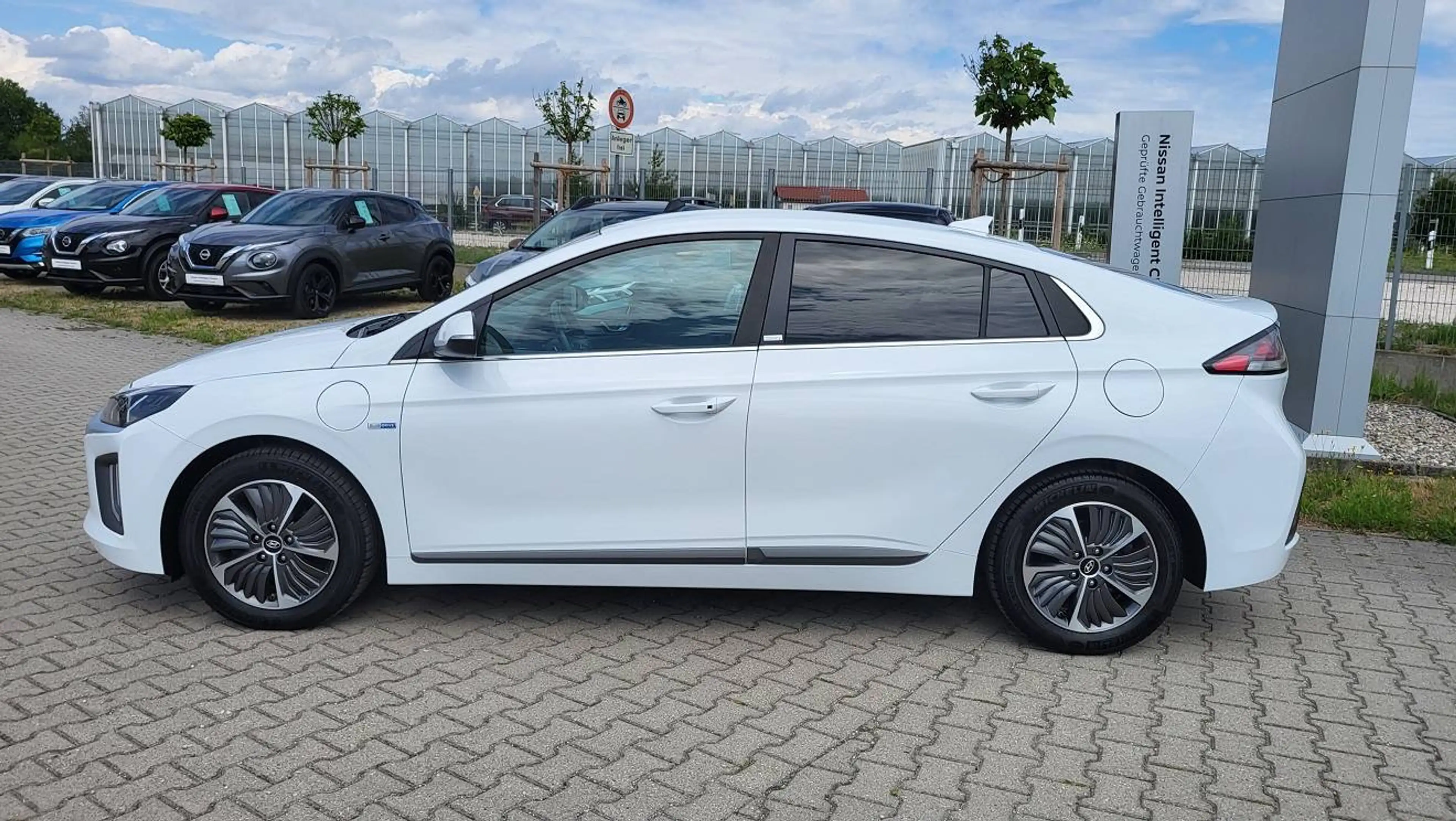 Hyundai IONIQ Style Plug-In Hybrid — photo 2