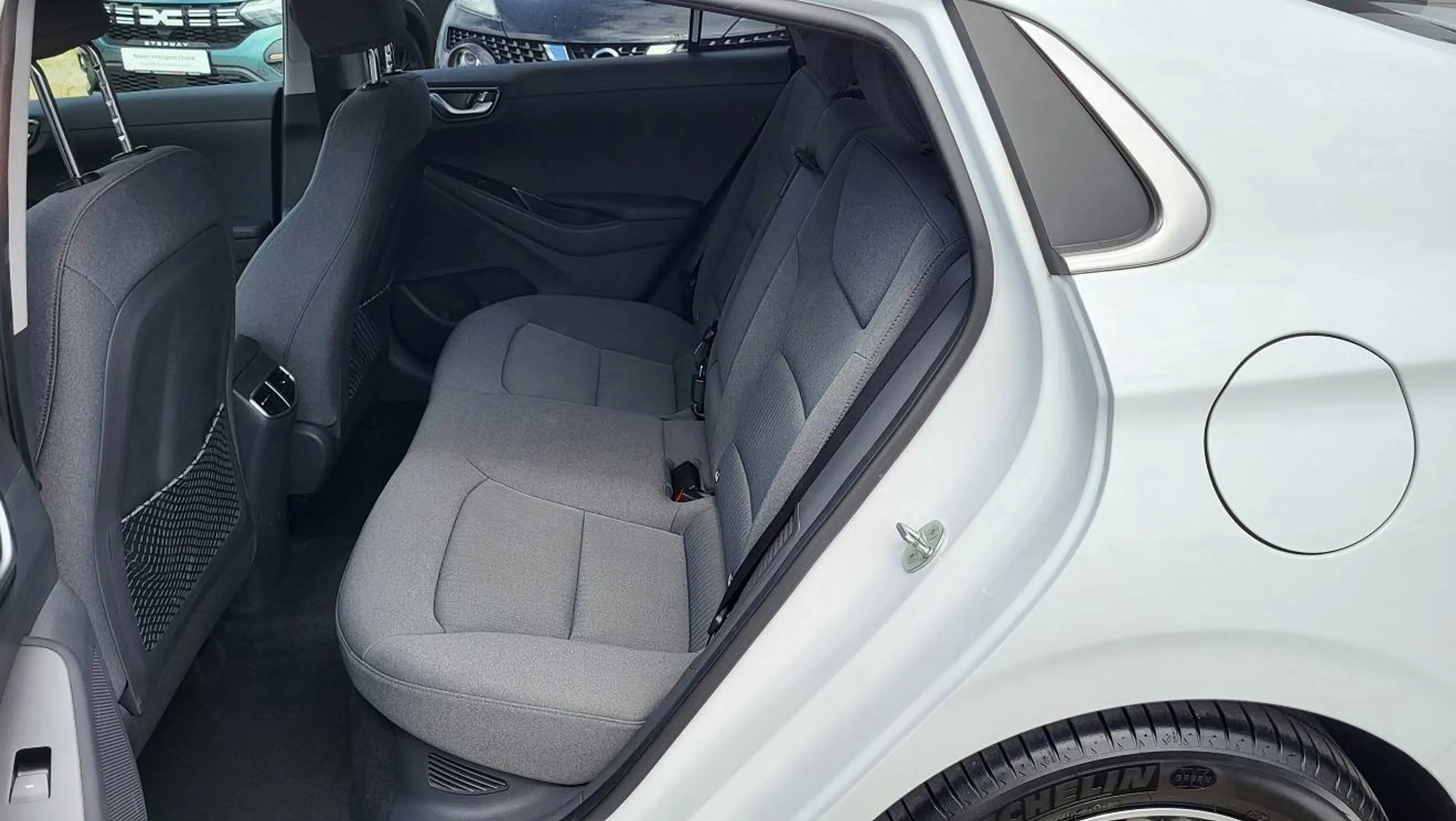 Hyundai IONIQ Style Plug-In Hybrid — photo 10