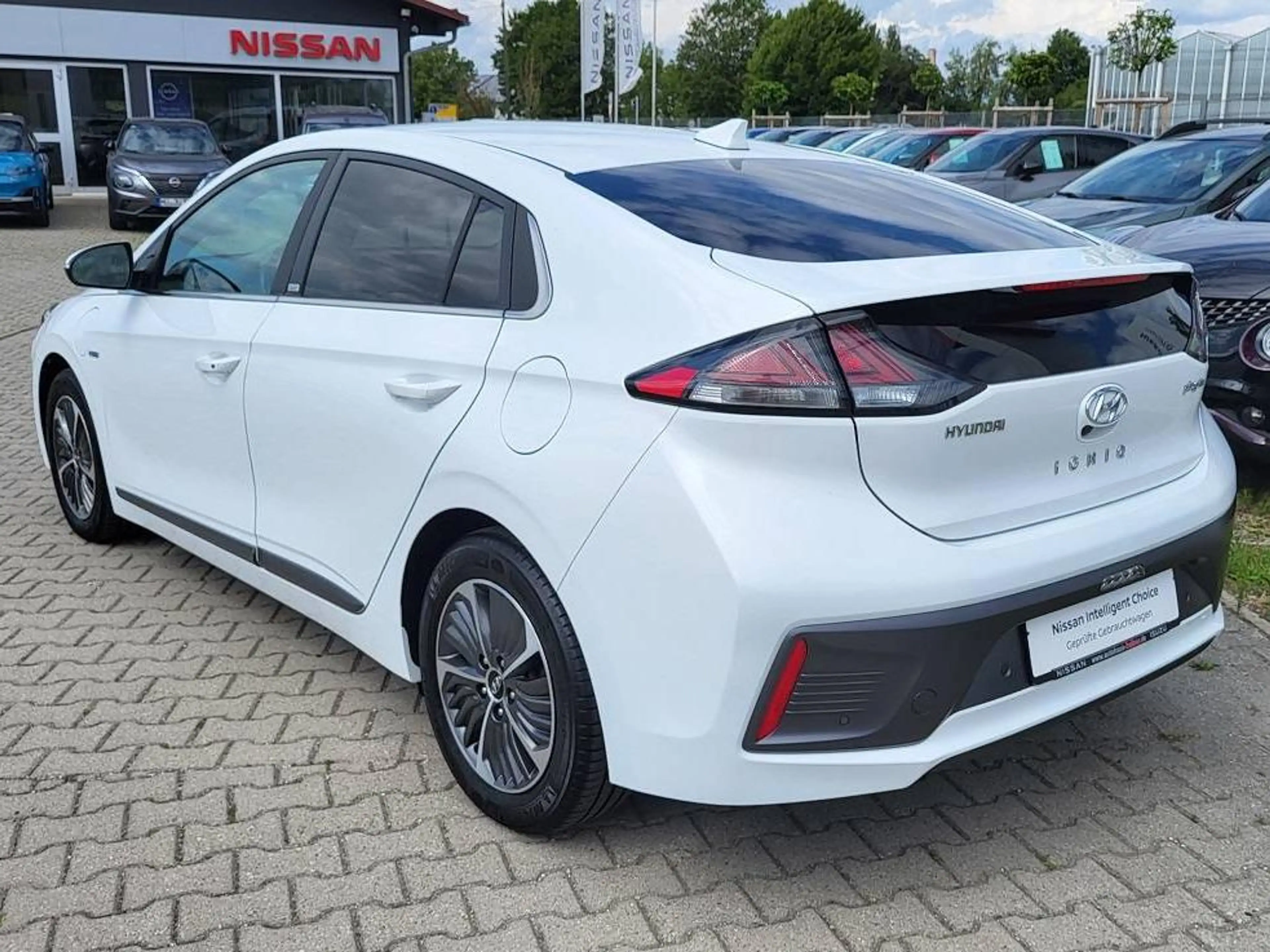 Hyundai IONIQ Style Plug-In Hybrid — photo 3
