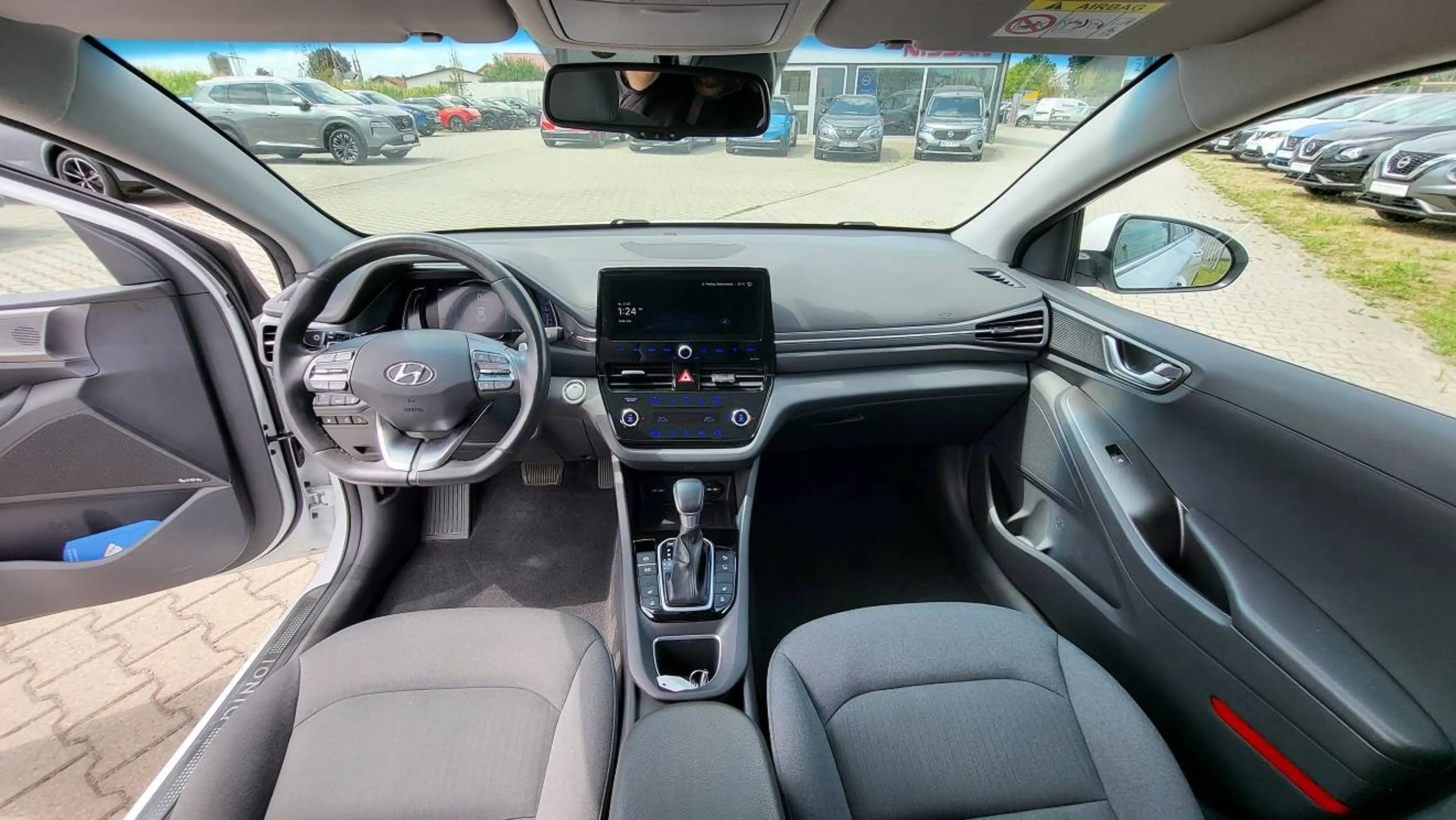 Hyundai IONIQ Style Plug-In Hybrid — photo 12